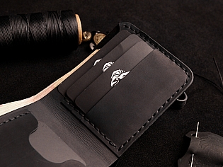 Шкіряний чоловічий гаманець 4 відділи для карток