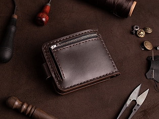 Компактний шкіряний чоловічий гаманець пошитий вручну поміщає 6 відділів для карток та 2 таємних