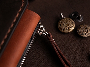 Шкіряне портмоне дві секції на кнопці та зовнішнім відділом на замочку