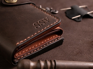 Шкіряне портмоне дві секції на кнопці та зовнішнім відділом на замочку