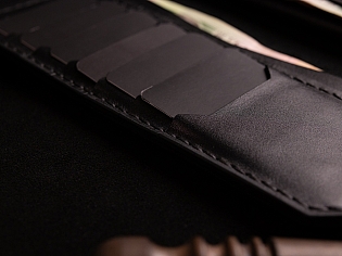 Гаманець шкіряний на рівну купюру дванадцять карток та зовнішній відділ на замочку