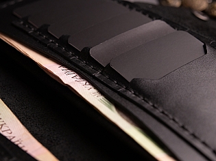 Гаманець шкіряний на рівну купюру дванадцять карток та зовнішній відділ на замочку