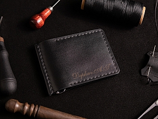 Компактний шкіряний кишеньковий затиск для купюр з двома відділами для карток пошитий вручну