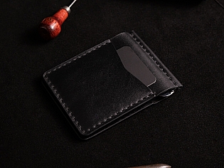 Компактний шкіряний кишеньковий затиск для купюр з двома відділами для карток пошитий вручну