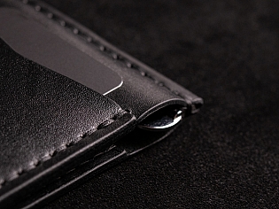 Компактний шкіряний кишеньковий затиск для купюр з двома відділами для карток пошитий вручну