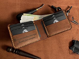 Шкіряний гаманець кишеньковий пошитий вручну вміщає 2 таємних та 6 відділів для карток защіпка кнопка