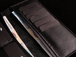 Шкіряний гаманець на рівну купюру з нашивкою на якій тиснення дракона