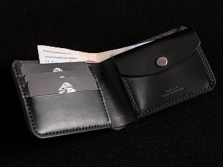 Чоловічий шкіряний гаманець із тиснення на всю лицеву "Вікінг повертається з походу" з відділом для карток та монет