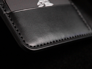 Чоловічий шкіряний гаманець із тиснення на всю лицеву "Вікінг повертається з походу" з відділом для карток та монет