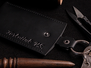 Ключниця з ремінцем та колечком