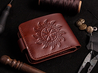 Гаманець шкіряний на кнопці та внутрішньою монетницею, преміальні матеріали та дрібний делікатний шов