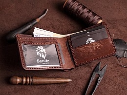 Шкіряний гаманець з прозорим відділом для ID паспорта або водійського посвідчення, три карти та дві таємні кишені