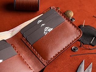 Компактний шкіряний чоловічий гаманець пошитий вручну поміщає 6 відділів для карток