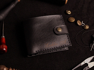 Шкіряний крафтовий гаманець на кнопці з прозорими відділами для документів, карток та монет