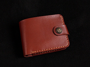 Пошитий вручну шкіряний гаманець з прозорим відділом для документів, карток та монет