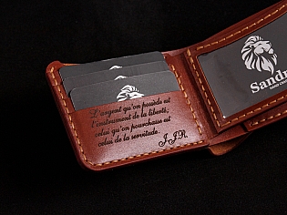 Пошитий вручну шкіряний гаманець з прозорим відділом для документів, карток та монет