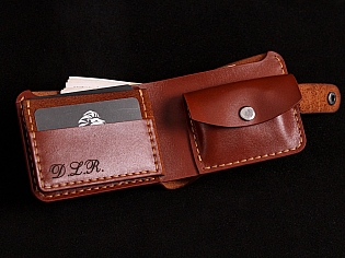 Пошитий вручну шкіряний гаманець з прозорим відділом для документів, карток та монет