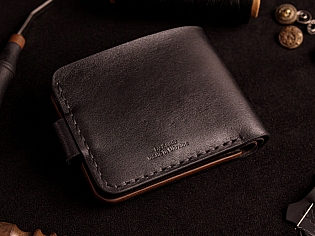 Шкіряний чоловічий гаманець на кнопці з прозорим відділом для id документів та три карти