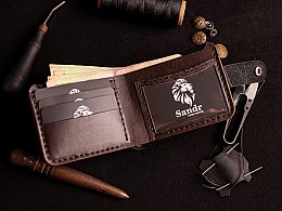 Шкіряний чоловічий гаманець на кнопці з прозорим відділом для id документів та три карти