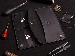 Шкіряне портмоне на рівну купюру з внутрішнім відділом для монет на кнопці