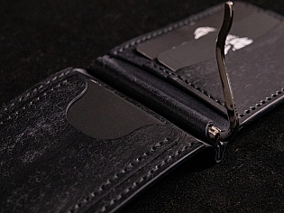 Шкіряний гаманець-затиск чорного кольору максимально тонкий із відділами для карток
