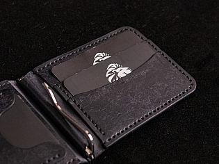 Шкіряний гаманець-затиск чорного кольору максимально тонкий із відділами для карток