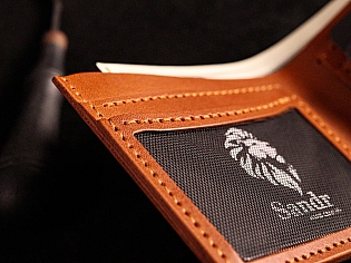 Шкіряний гаманець з промальованим тисненням зображення стародавнього воїна месника. ручний пошив, якісна італійська шкіра, 