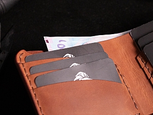 Шкіряний чорний чоловічий гаманець пошитий вручну поміщає 6 відділів для карток