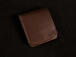 Гаманець з відкритим відділом для купюр, компактним формфактором, монетницею та відділами для карток