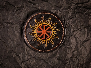 Патч із тисненим зображенням слов’янського символу Сонця — Коловороту