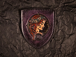 Патч із тисненим зображенням жіночого профілю — символу знаку Діви (Virgo) Патч із тисненим зображенням жіночого профілю — символу знаку Діви (Virgo)