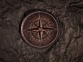 Патч із тисненим зображенням компаса