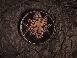 Шкіряний патч із тисненим зображенням грифа