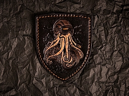 Шкіряний патч із тисненим зображенням восьминога-мотоцикліста