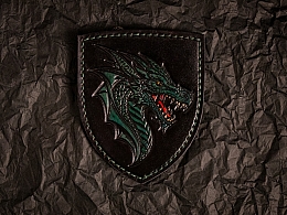 Шкіряний патч із тисненим зображенням голови дракона