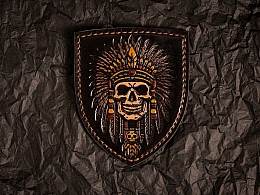 Шкіряний патч із тисненим зображенням черепа з індіанським головним убором