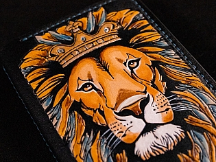 Шкіряна обкладинка для паспорта книжечки з тисненням та малюнком голови лева