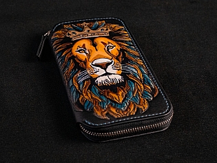 Шкіряний гаманець на рівну банкноту на замочку з тисненням та кольоровим рішенням малюнку