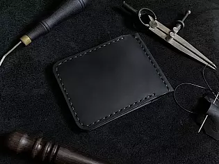 Чоловічий стильний шкіряний затиск для купюр на внутрішній магнітній кнопці вміщає 2 відділи для карток