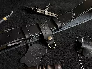 Шкіряний брелок на кнопці для фіксації на ремінь