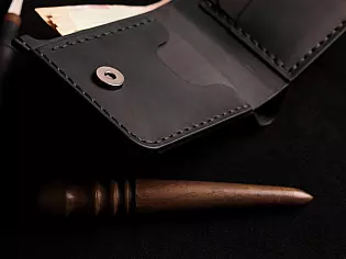 Чоловічий шкіряний гаманець ANGLE на внутрішній магнітній кнопці
