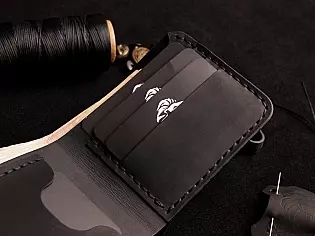 Шкіряний чоловічий гаманець 4 відділи для карток