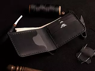 Шкіряний чоловічий гаманець 4 відділи для карток