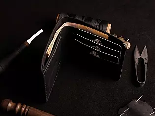 Шкіряний чоловічий гаманець 4 відділи для карток