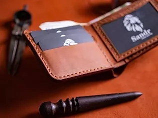 Чоловічий шкіряний гаманець 2 прозорих відділи для ID карт та 6 відділів для карток