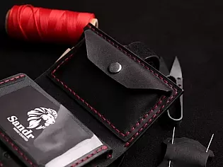 Виготовлений вручну шкіряний гаманець на кнопці з прозорим відділом для документів, карток та монет