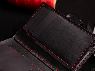 Виготовлений вручну шкіряний гаманець на кнопці з прозорим відділом для документів, карток та монет