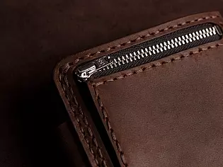 Гаманець з прозорим відділом для ID документу, три карти та зовнішня кишеня для монет 