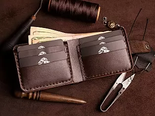 Шкіряний гаманець 6 відділів для карток, 2 прозорих та зовнішня кишеня для монет на замочку