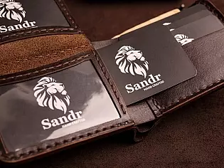 Шкіряний гаманець 6 відділів для карток, 2 прозорих та зовнішня кишеня для монет на замочку